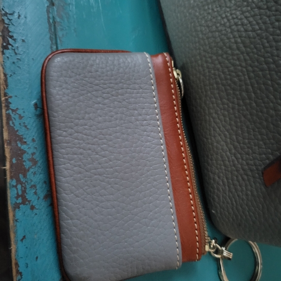 Dooney & Bourke - Picture 3 of 4